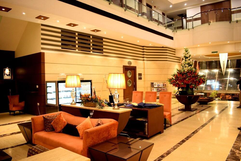 Hotel Royal Cliff Kanpur Bagian luar foto