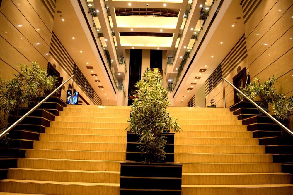 Hotel Royal Cliff Kanpur Bagian luar foto