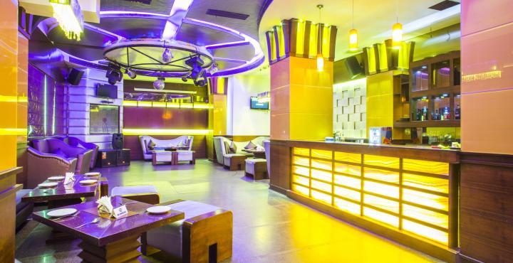 Hotel Royal Cliff Kanpur Bagian luar foto