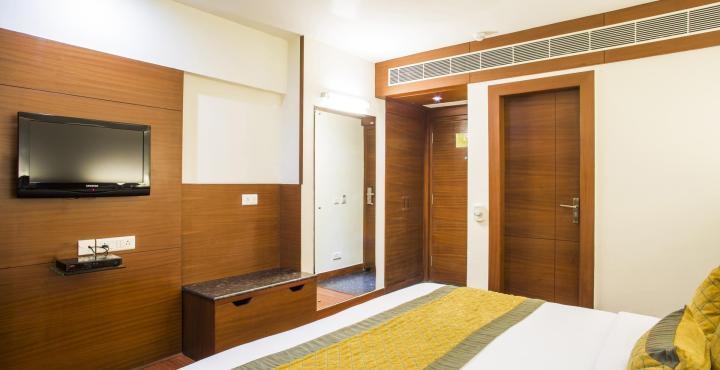 Hotel Royal Cliff Kanpur Bagian luar foto