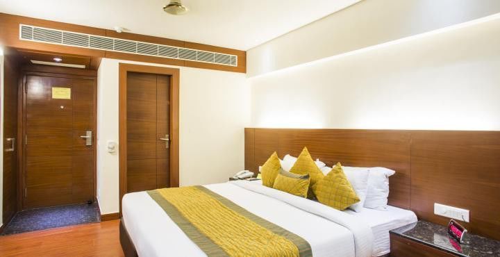 Hotel Royal Cliff Kanpur Bagian luar foto