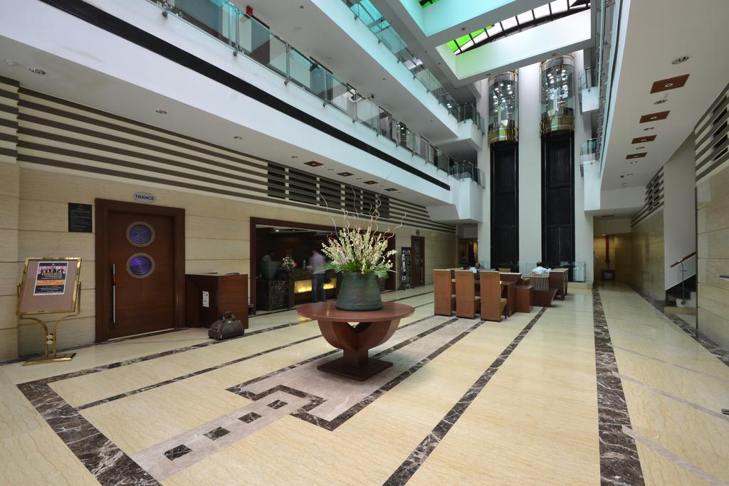 Hotel Royal Cliff Kanpur Bagian luar foto