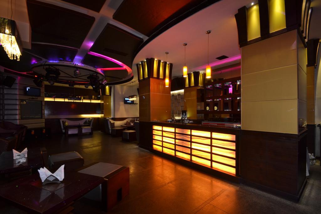 Hotel Royal Cliff Kanpur Bagian luar foto