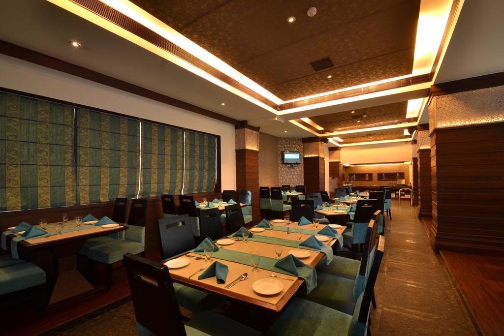 Hotel Royal Cliff Kanpur Bagian luar foto