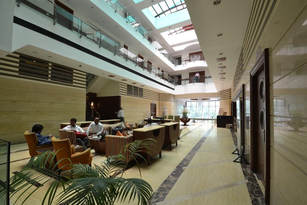 Hotel Royal Cliff Kanpur Bagian luar foto