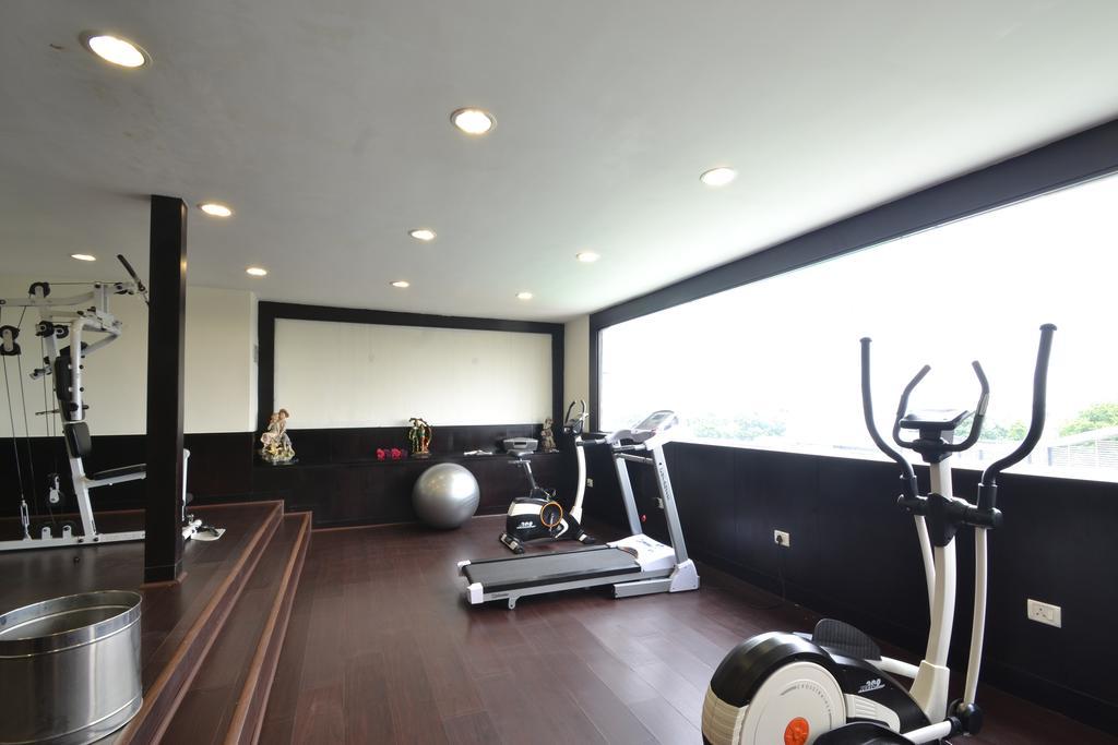 Hotel Royal Cliff Kanpur Bagian luar foto