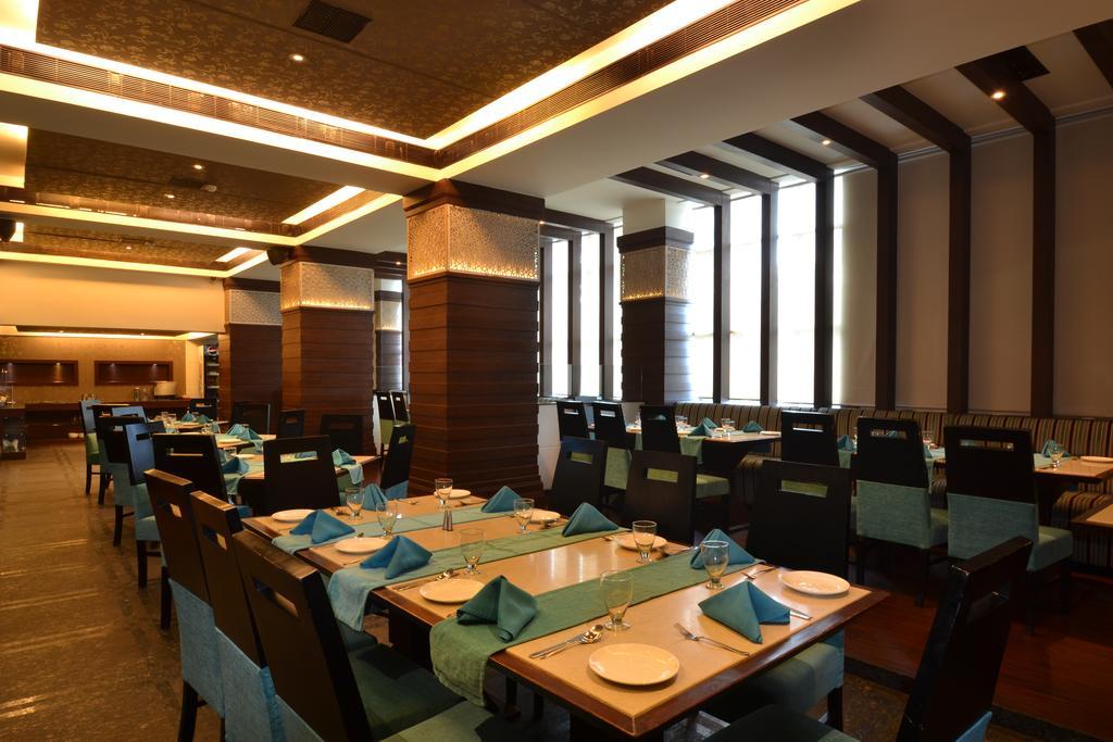 Hotel Royal Cliff Kanpur Bagian luar foto