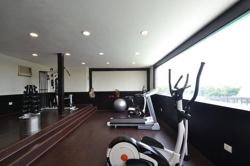 Hotel Royal Cliff Kanpur Bagian luar foto