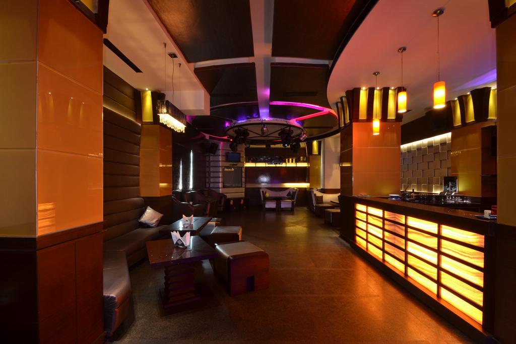 Hotel Royal Cliff Kanpur Bagian luar foto