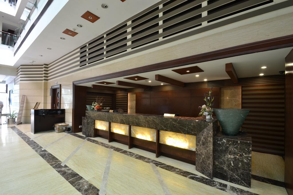 Hotel Royal Cliff Kanpur Bagian luar foto
