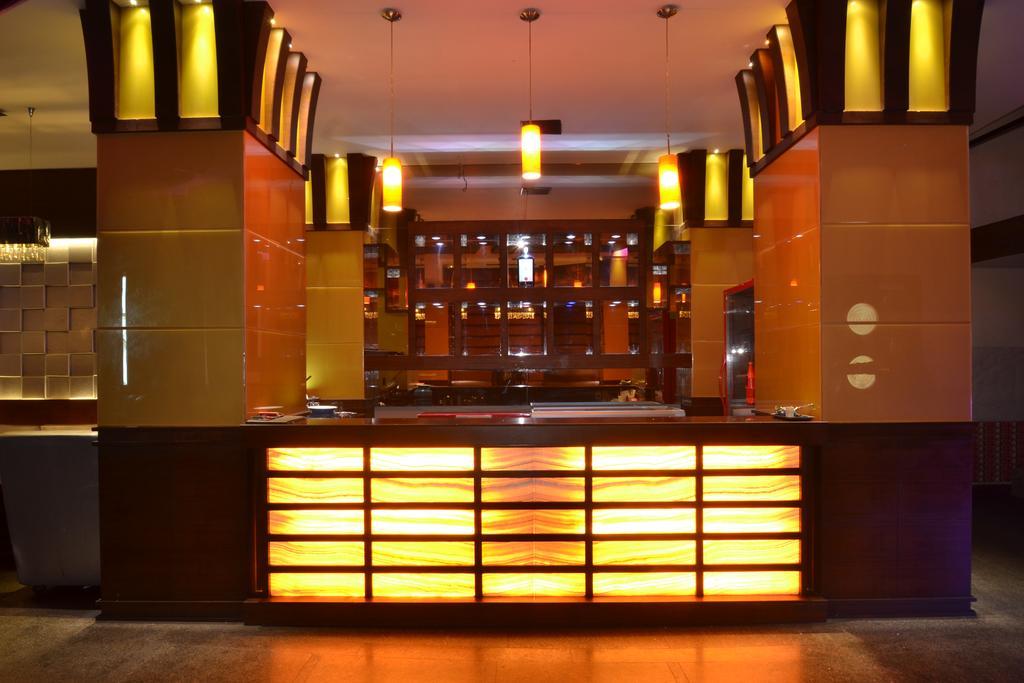 Hotel Royal Cliff Kanpur Bagian luar foto