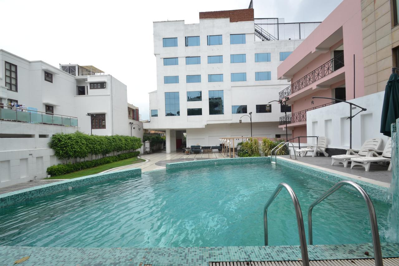 Hotel Royal Cliff Kanpur Bagian luar foto