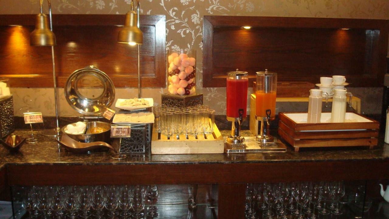 Hotel Royal Cliff Kanpur Bagian luar foto
