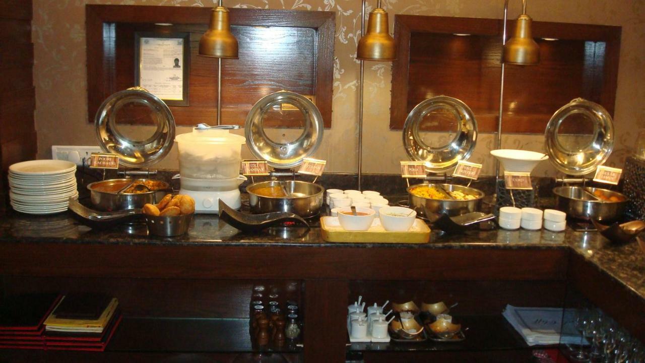 Hotel Royal Cliff Kanpur Bagian luar foto
