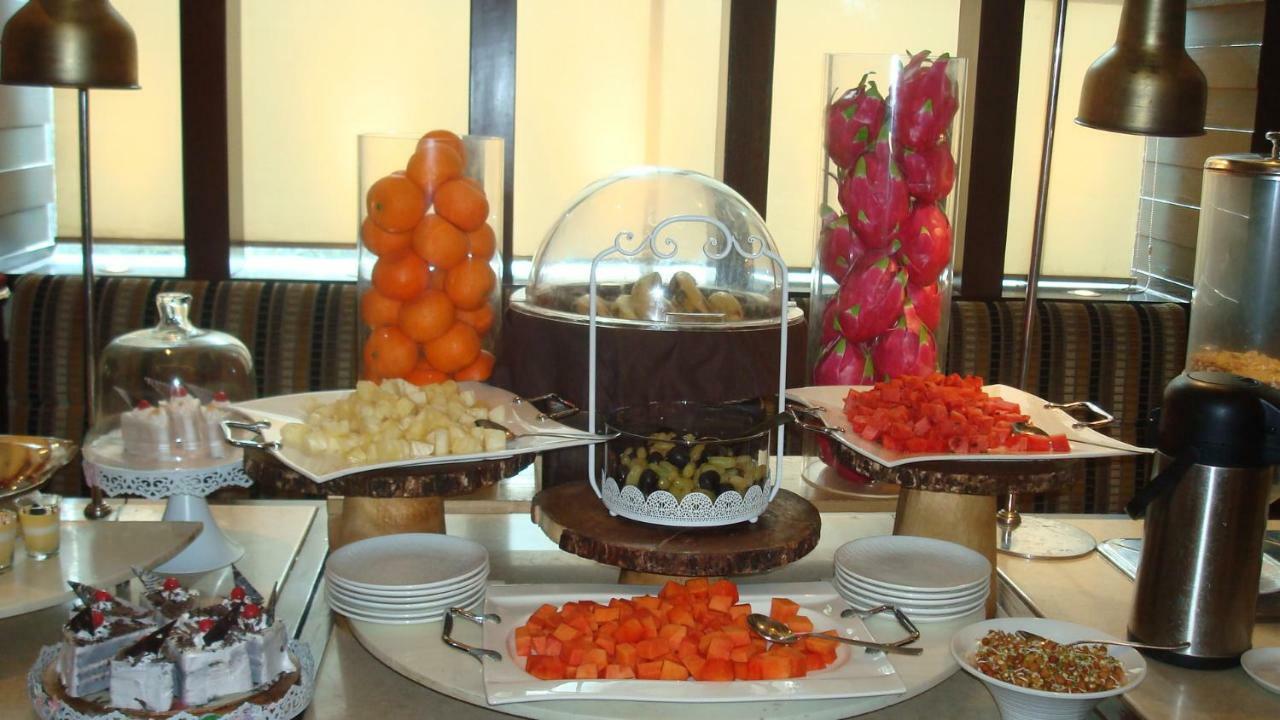 Hotel Royal Cliff Kanpur Bagian luar foto