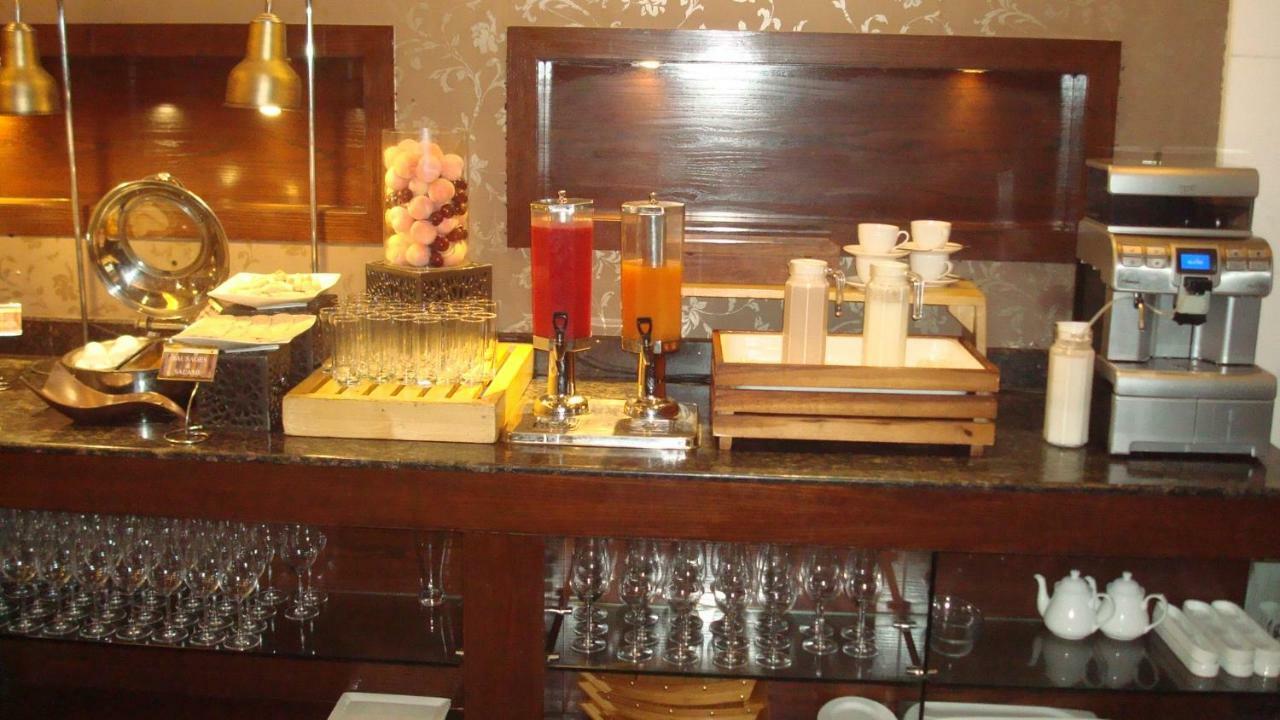 Hotel Royal Cliff Kanpur Bagian luar foto